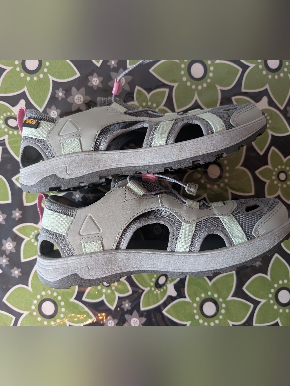 Women's Teva Soft Gray Outdoor Hiking Sandal Sneaker with Pink Accent Size 8.5 - Picture 4 of 6